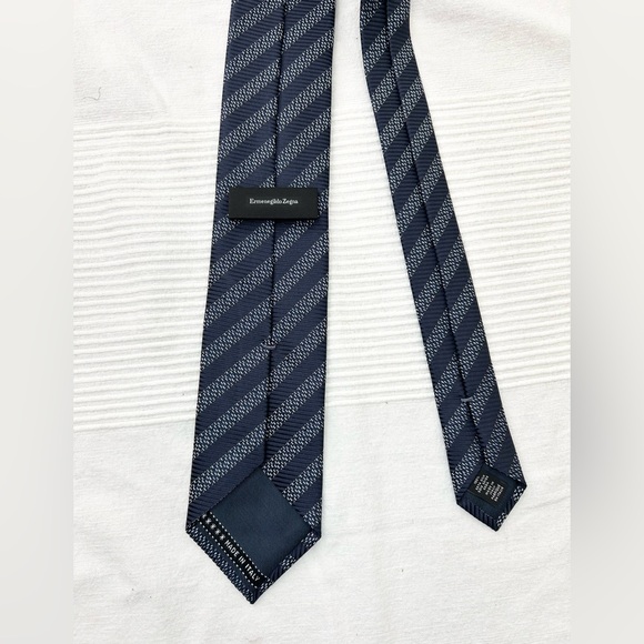 Ermenegildo Zegna Navy Blue Patterned Silk Tie - Picture 5 of 7